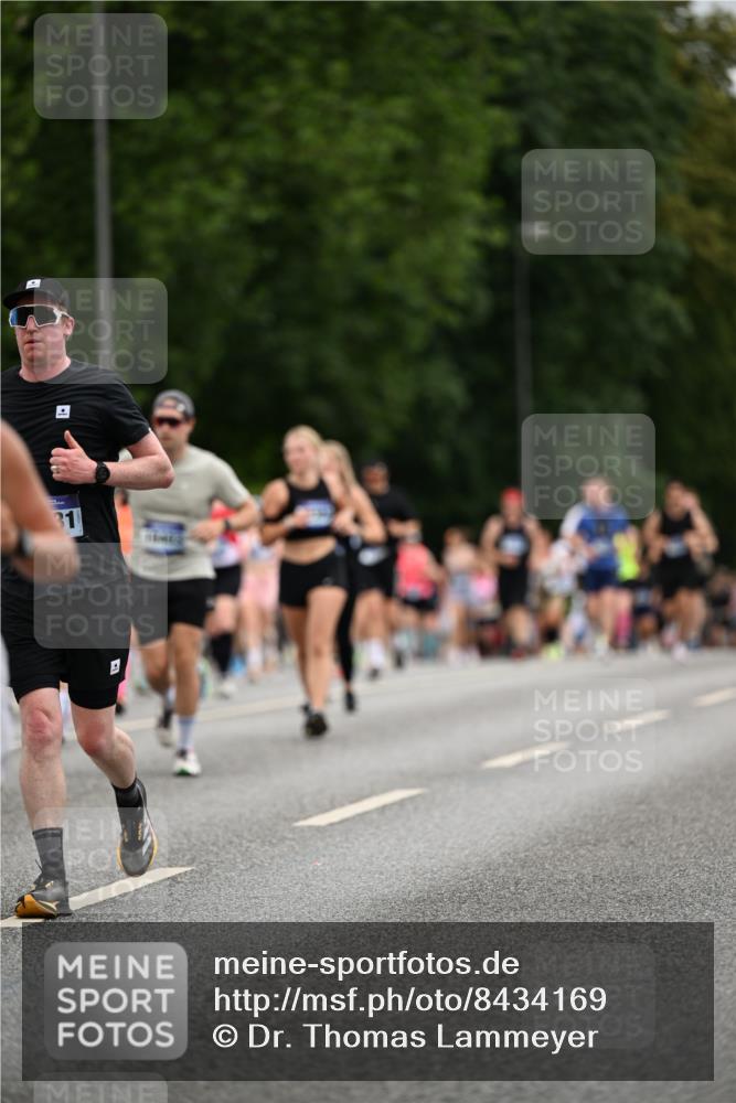 29.06.2025 - hella hamburg halbmarathon Dr. Thomas Lammeyer http://msf.ph/oto/8434169 29.06.2025 10:53:51 Kennedybrücke 1167, 1584, 1805, 2437, 2438, 2668, 2716, 2997, 3253, 4769, 5118, 5479, 5480, 5781, 6191, 7203, 7650, 7679, 7947, 7948, 8065, 9162, 10130, 10333, 10654, 10782, 11192 meine-sportfotos.de