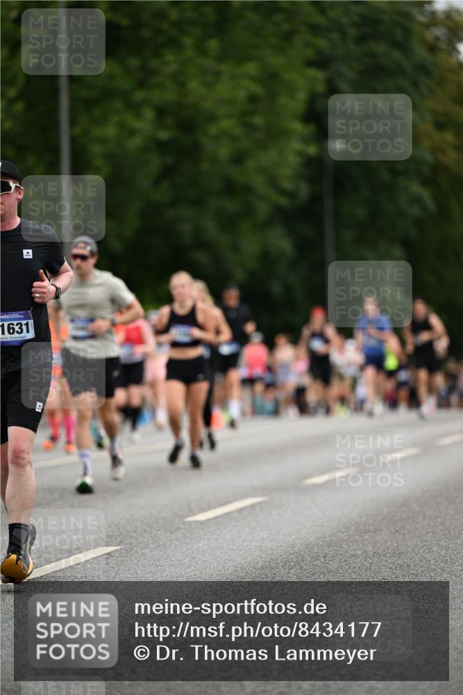 29.06.2025 - hella hamburg halbmarathon Dr. Thomas Lammeyer http://msf.ph/oto/8434177 29.06.2025 10:53:51 Kennedybrücke 1167, 1584, 1805, 2437, 2438, 2668, 2716, 2997, 3253, 4769, 5118, 5479, 5480, 5781, 6191, 7203, 7650, 7679, 7947, 7948, 8065, 9162, 10130, 10333, 10654, 10782, 11192 meine-sportfotos.de