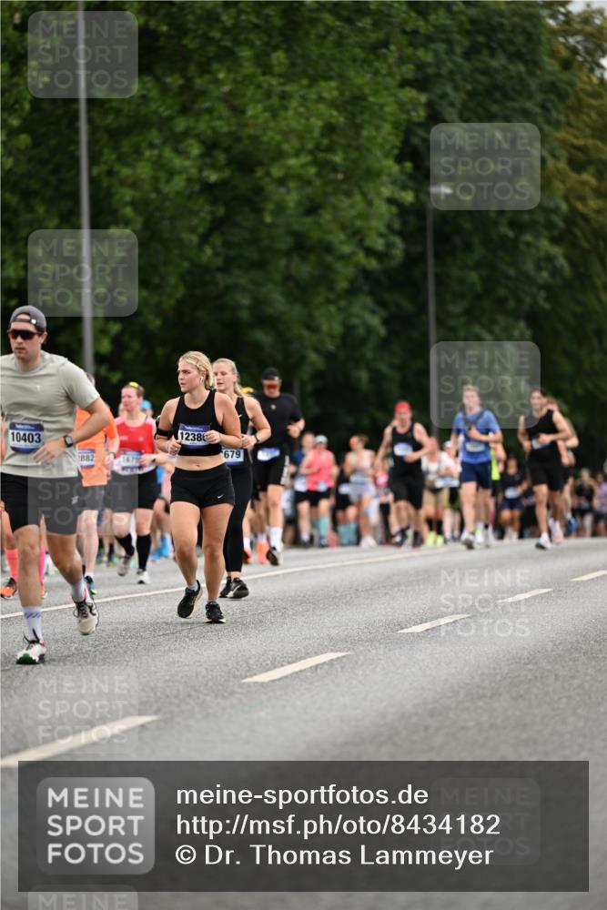 29.06.2025 - hella hamburg halbmarathon Dr. Thomas Lammeyer http://msf.ph/oto/8434182 29.06.2025 10:53:52 Kennedybrücke 1167, 1584, 1805, 2437, 2438, 2668, 2716, 2997, 3253, 4769, 5118, 5479, 5480, 5781, 6191, 7203, 7650, 7679, 7947, 7948, 8065, 9162, 10130, 10333, 10654, 10782, 11192 meine-sportfotos.de