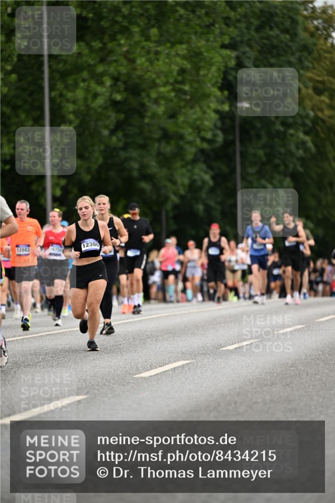 29.06.2025 - hella hamburg halbmarathon Dr. Thomas Lammeyer http://msf.ph/oto/8434215 29.06.2025 10:53:53 Kennedybrücke 1167, 1584, 1805, 2437, 2438, 2541, 2668, 2716, 2997, 3253, 4769, 5118, 5479, 5480, 6191, 7203, 7650, 7679, 7947, 7948, 8065, 9162, 10038, 10130, 10333, 10654, 10782, 11192 meine-sportfotos.de