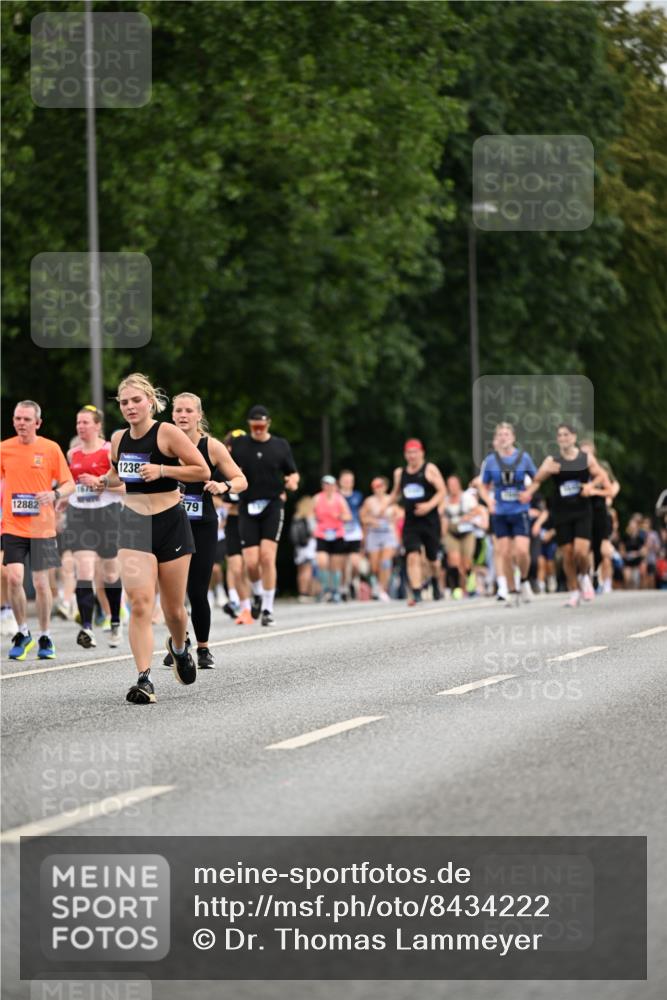 29.06.2025 - hella hamburg halbmarathon Dr. Thomas Lammeyer http://msf.ph/oto/8434222 29.06.2025 10:53:53 Kennedybrücke 1167, 1584, 1805, 2437, 2438, 2541, 2668, 2716, 2997, 3253, 4769, 5118, 5479, 5480, 6191, 7203, 7650, 7679, 7947, 7948, 8065, 9162, 10038, 10130, 10333, 10654, 10782, 11192 meine-sportfotos.de