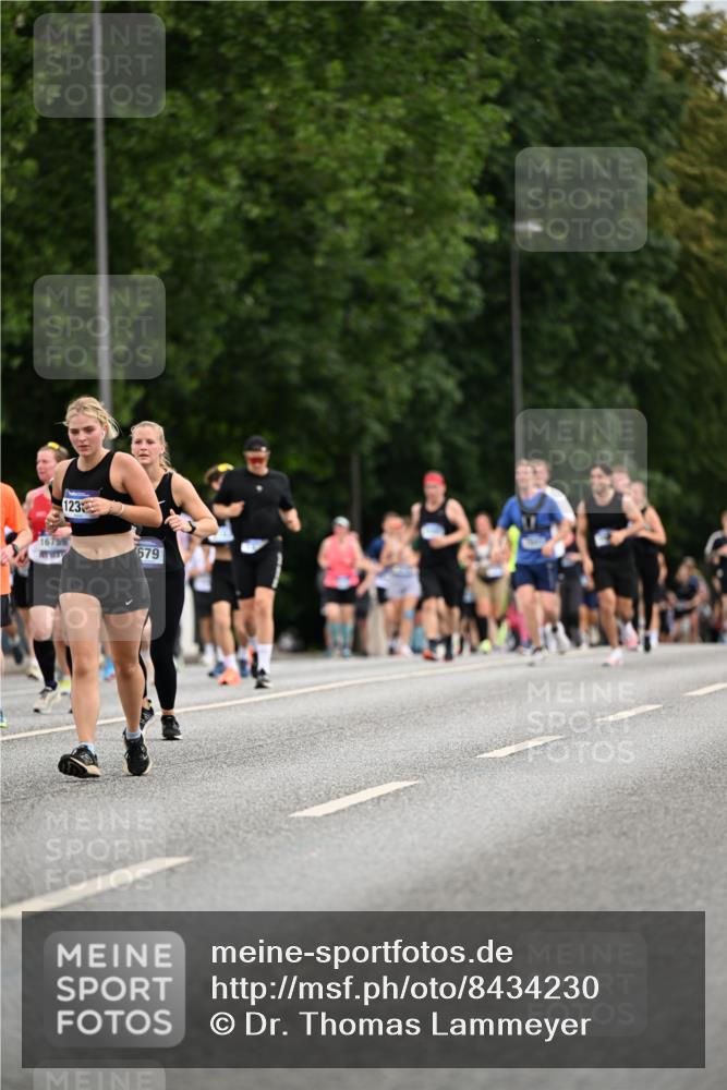 29.06.2025 - hella hamburg halbmarathon Dr. Thomas Lammeyer http://msf.ph/oto/8434230 29.06.2025 10:53:54 Kennedybrücke 1167, 1584, 1805, 2437, 2438, 2541, 2668, 2716, 2997, 3253, 4769, 5106, 5118, 5479, 5480, 7203, 7650, 7679, 7947, 7948, 8065, 9015, 9162, 10038, 10130, 10654, 10782, 11192 meine-sportfotos.de
