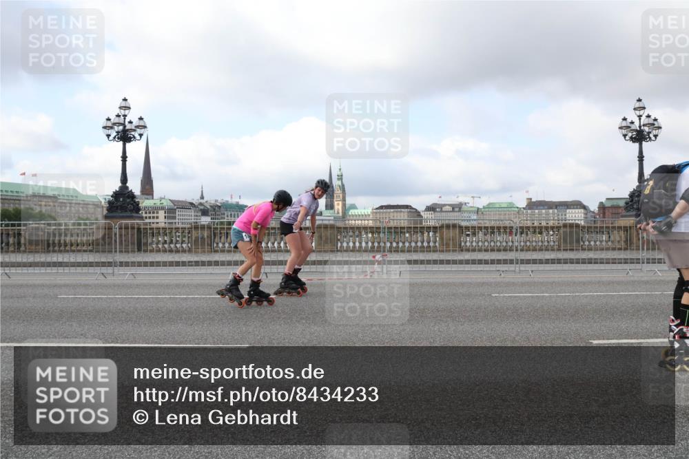 29.06.2025 - hella hamburg halbmarathon Lena Gebhardt http://msf.ph/oto/8434233 29.06.2025 09:01:14 Lombardsbrücke  meine-sportfotos.de