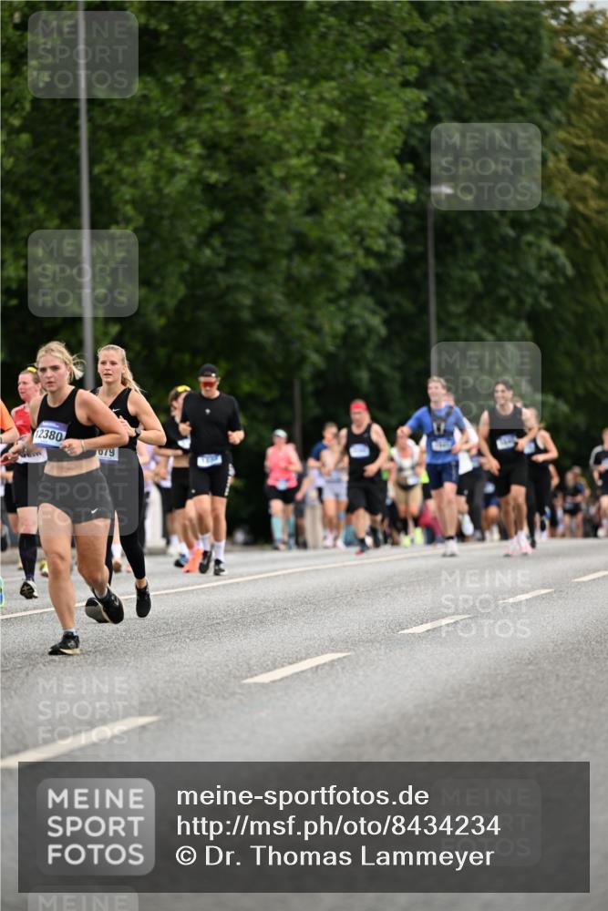 29.06.2025 - hella hamburg halbmarathon Dr. Thomas Lammeyer http://msf.ph/oto/8434234 29.06.2025 10:53:54 Kennedybrücke 1167, 1584, 1805, 2437, 2438, 2541, 2668, 2716, 2997, 3253, 4769, 5106, 5118, 5479, 5480, 7203, 7650, 7679, 7947, 7948, 8065, 9015, 9162, 10038, 10130, 10654, 10782, 11192 meine-sportfotos.de