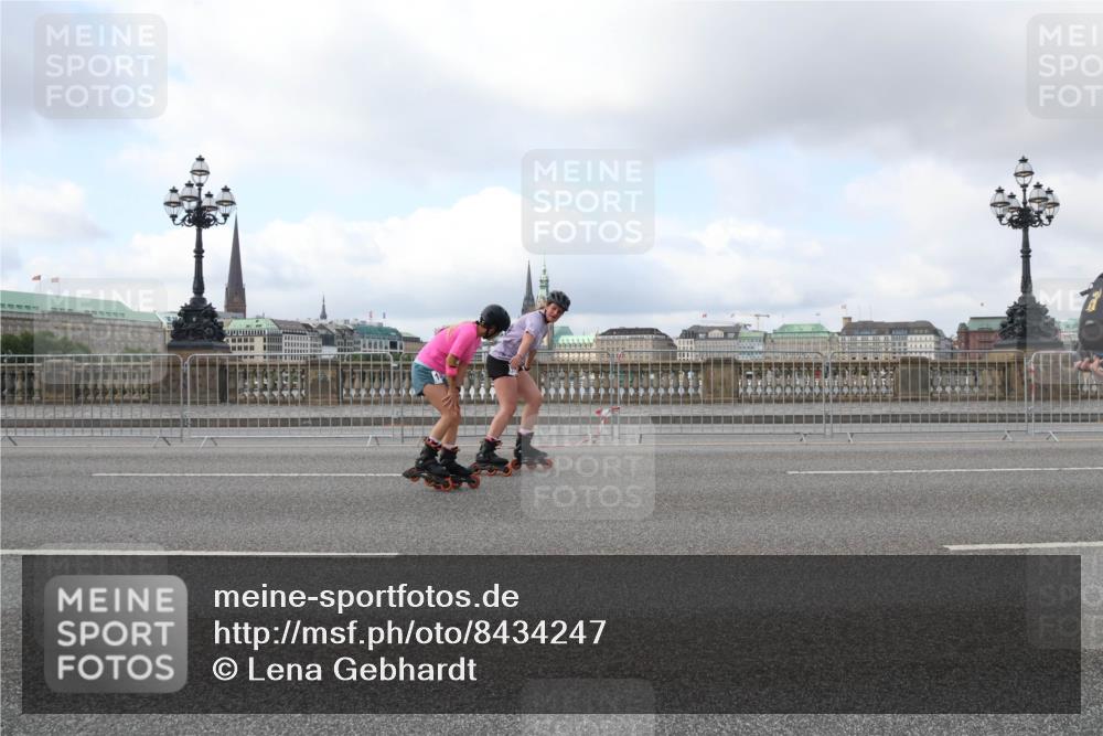 29.06.2025 - hella hamburg halbmarathon Lena Gebhardt http://msf.ph/oto/8434247 29.06.2025 09:01:14 Lombardsbrücke  meine-sportfotos.de