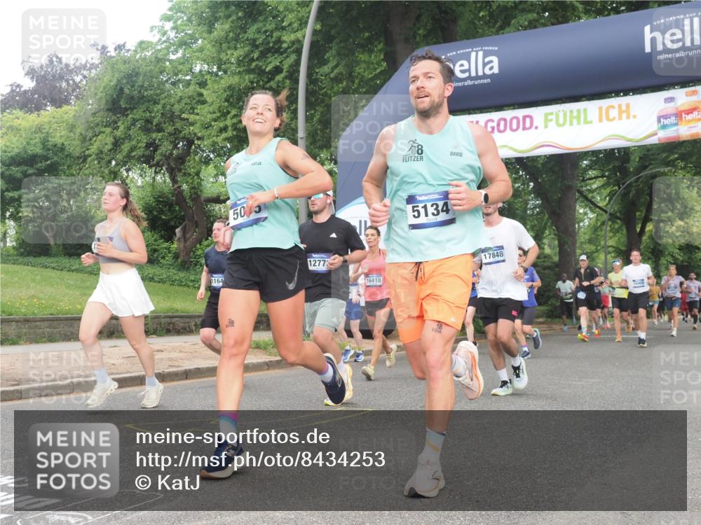 29.06.2025 - hella hamburg halbmarathon KatJ http://msf.ph/oto/8434253 29.06.2025 10:44:19 Zwischen KM18-KM19 1200, 2488, 3859, 4426, 5015, 5134, 5457, 5458, 5728 meine-sportfotos.de