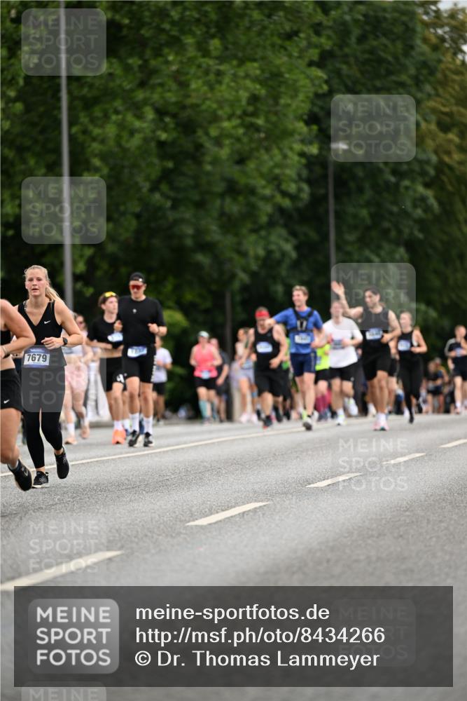 29.06.2025 - hella hamburg halbmarathon Dr. Thomas Lammeyer http://msf.ph/oto/8434266 29.06.2025 10:53:54 Kennedybrücke 1167, 1584, 1805, 2437, 2438, 2541, 2668, 2716, 2997, 3253, 4769, 5106, 5118, 5479, 5480, 7203, 7650, 7679, 7947, 7948, 8065, 9015, 9162, 10038, 10130, 10654, 10782, 11192 meine-sportfotos.de