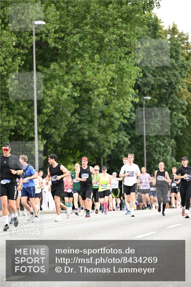 29.06.2025 - hella hamburg halbmarathon Dr. Thomas Lammeyer http://msf.ph/oto/8434269 29.06.2025 10:53:58 Kennedybrücke 1167, 1584, 1805, 2437, 2438, 2541, 2716, 2997, 3253, 4589, 4769, 5106, 5118, 5479, 5480, 7203, 7650, 7679, 7948, 8065, 9015, 9162, 10038, 10130, 10654, 10782, 11030 meine-sportfotos.de