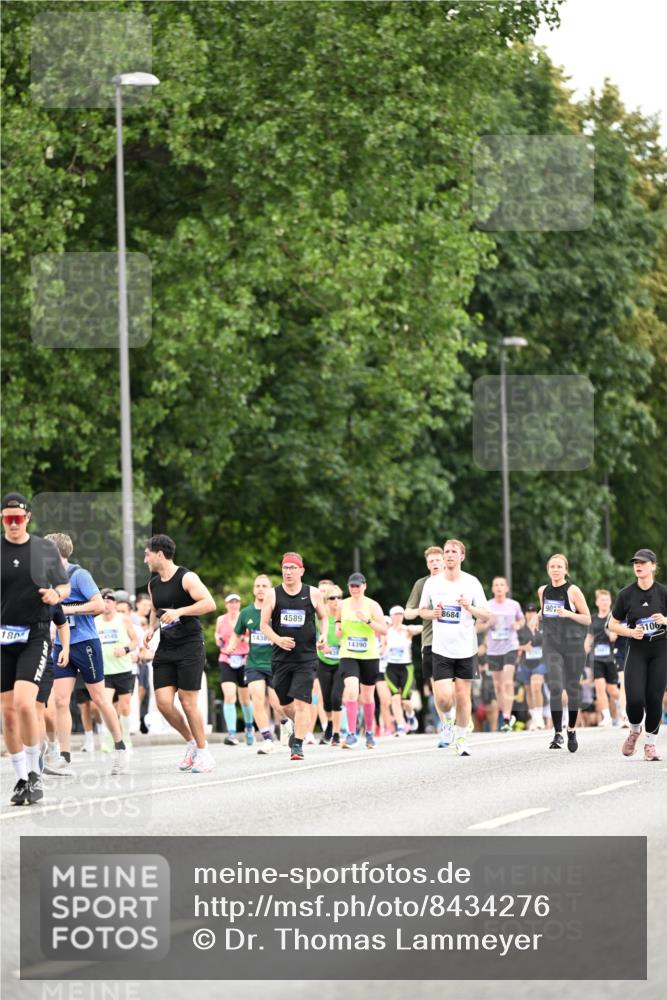 29.06.2025 - hella hamburg halbmarathon Dr. Thomas Lammeyer http://msf.ph/oto/8434276 29.06.2025 10:53:58 Kennedybrücke 1167, 1584, 1805, 2437, 2438, 2541, 2716, 2997, 3253, 4589, 4769, 5106, 5118, 5479, 5480, 7203, 7650, 7679, 7948, 8065, 9015, 9162, 10038, 10130, 10654, 10782, 11030 meine-sportfotos.de