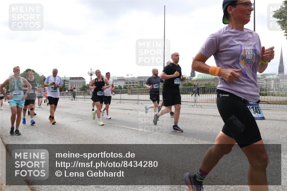 29.06.2025 - hella hamburg halbmarathon Lena Gebhardt http://msf.ph/oto/8434280 29.06.2025 10:44:41 Lombardsbrücke 14091, 4968, 17314, 510, 6002, 13115, 7004, 1345, 1273, 1345, 1519, 1629, 1924, 2343, 2610, 2674, 3506, 3570, 4215, 4275, 4496, 4968, 5355, 5647, 5649, 6002, 6841, 6888, 7216, 7842, 8272, 8582, 9036, 9084, 9085, 9331, 9333, 9397, 9510, 9536, 10006, 10223, 10303, 10304, 10416, 10668, 10707, 11272, 11825, 11955, 12318, 12322, 12409, 12803, 12995, 13039, 13261, 13262, 13288, 13330, 13390, 13906, 14091, 14123, 14350, 14654, 14681, 14971, 18454, 18459 meine-sportfotos.de