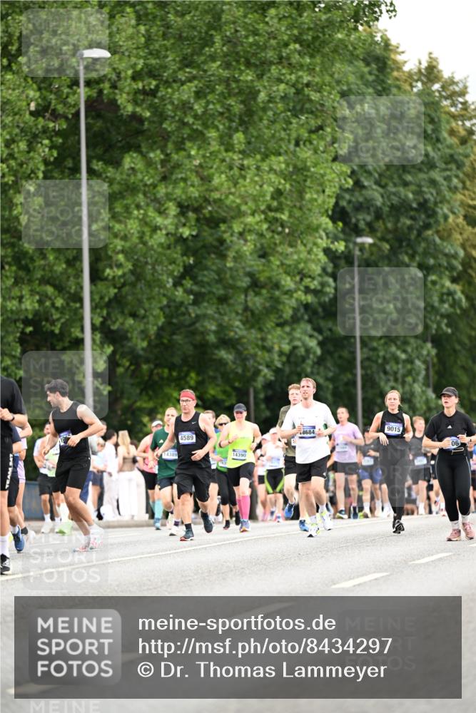 29.06.2025 - hella hamburg halbmarathon Dr. Thomas Lammeyer http://msf.ph/oto/8434297 29.06.2025 10:53:58 Kennedybrücke 1167, 1584, 1805, 2437, 2438, 2541, 2716, 2997, 3253, 4589, 4769, 5106, 5118, 5479, 5480, 7203, 7650, 7679, 7948, 8065, 9015, 9162, 10038, 10130, 10654, 10782, 11030 meine-sportfotos.de