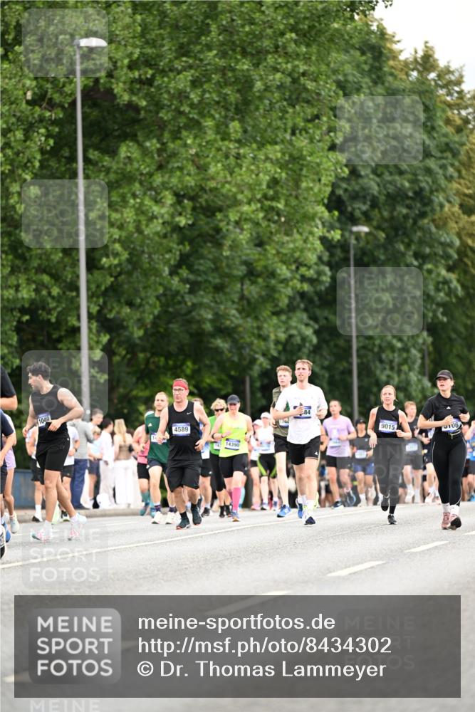 29.06.2025 - hella hamburg halbmarathon Dr. Thomas Lammeyer http://msf.ph/oto/8434302 29.06.2025 10:53:58 Kennedybrücke 1167, 1584, 1805, 2437, 2438, 2541, 2716, 2997, 3253, 4589, 4769, 5106, 5118, 5479, 5480, 7203, 7650, 7679, 7948, 8065, 9015, 9162, 10038, 10130, 10654, 10782, 11030 meine-sportfotos.de