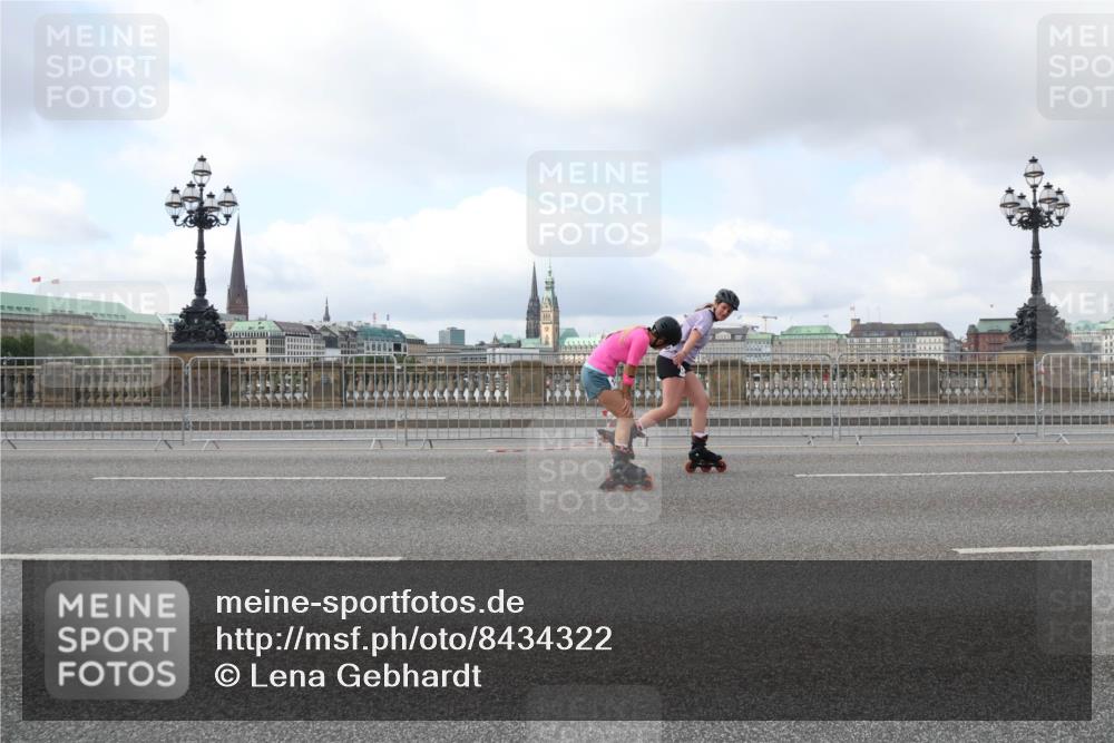 29.06.2025 - hella hamburg halbmarathon Lena Gebhardt http://msf.ph/oto/8434322 29.06.2025 09:01:14 Lombardsbrücke  meine-sportfotos.de