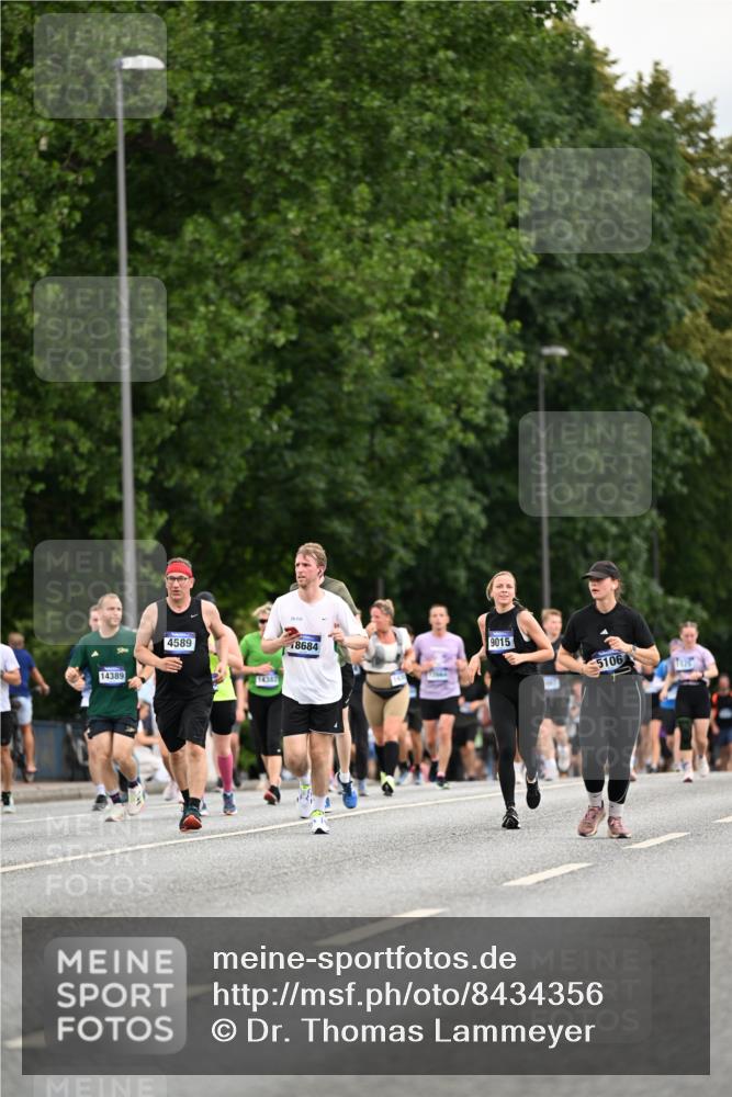 29.06.2025 - hella hamburg halbmarathon Dr. Thomas Lammeyer http://msf.ph/oto/8434356 29.06.2025 10:54:01 Kennedybrücke 1167, 1805, 2437, 2438, 2541, 2716, 2997, 3253, 4589, 4769, 5106, 5118, 5479, 5480, 6694, 7679, 9015, 9162, 10038, 10130, 10654, 10782, 11030 meine-sportfotos.de