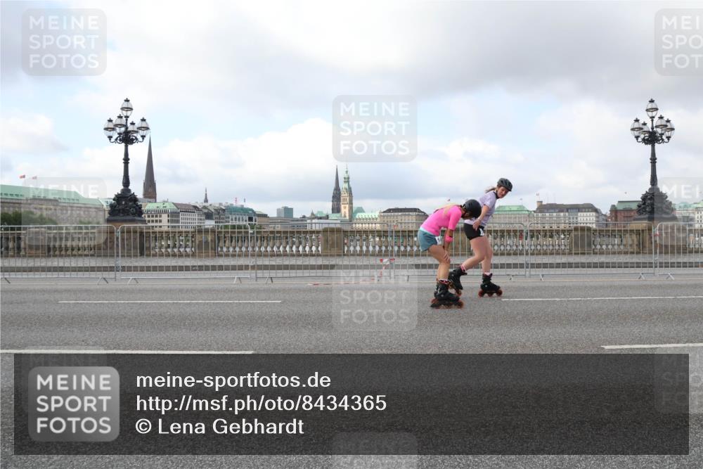 29.06.2025 - hella hamburg halbmarathon Lena Gebhardt http://msf.ph/oto/8434365 29.06.2025 09:01:14 Lombardsbrücke  meine-sportfotos.de