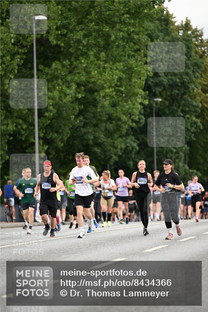 29.06.2025 - hella hamburg halbmarathon Dr. Thomas Lammeyer http://msf.ph/oto/8434366 29.06.2025 10:54:01 Kennedybrücke 1167, 1805, 2437, 2438, 2541, 2716, 2997, 3253, 4589, 4769, 5106, 5118, 5479, 5480, 6694, 7679, 9015, 9162, 10038, 10130, 10654, 10782, 11030 meine-sportfotos.de