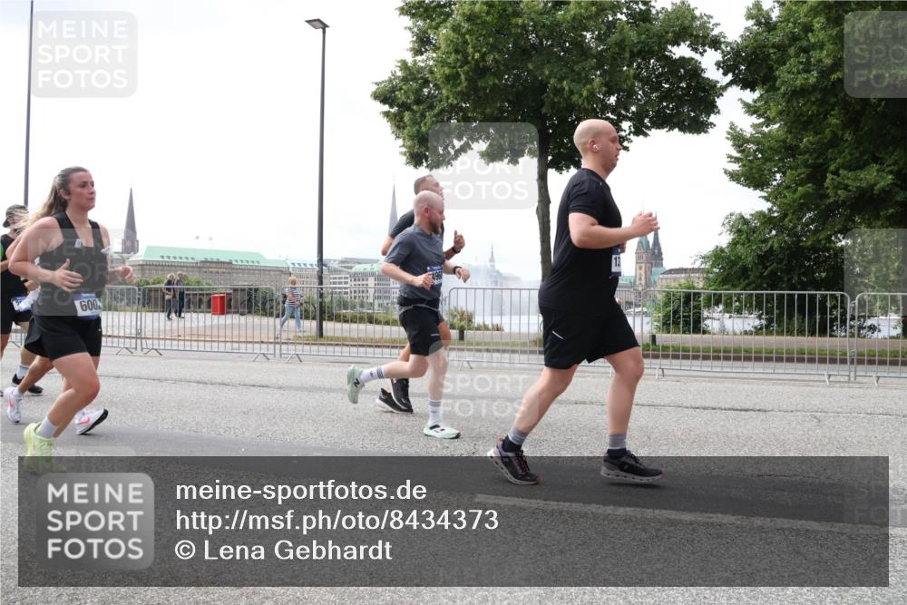 29.06.2025 - hella hamburg halbmarathon Lena Gebhardt http://msf.ph/oto/8434373 29.06.2025 10:44:42 Lombardsbrücke 600, 1024, 1273, 1345, 1519, 1629, 1924, 2343, 2610, 2674, 3506, 3570, 4215, 4275, 4496, 4968, 5355, 5647, 5649, 6002, 6841, 6888, 7216, 7842, 8272, 8582, 8907, 9036, 9084, 9085, 9331, 9333, 9397, 9510, 9536, 10006, 10223, 10303, 10304, 10416, 10668, 10707, 11272, 11825, 12318, 12322, 12394, 12409, 12803, 12995, 13039, 13261, 13262, 13288, 13330, 13390, 13906, 14091, 14123, 14350, 14654, 14681, 14971, 18454, 18459 meine-sportfotos.de