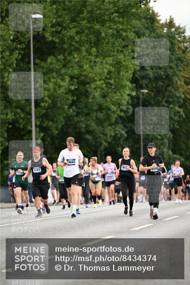 29.06.2025 - hella hamburg halbmarathon Dr. Thomas Lammeyer http://msf.ph/oto/8434374 29.06.2025 10:54:01 Kennedybrücke 1167, 1805, 2437, 2438, 2541, 2716, 2997, 3253, 4589, 4769, 5106, 5118, 5479, 5480, 6694, 7679, 9015, 9162, 10038, 10130, 10654, 10782, 11030 meine-sportfotos.de