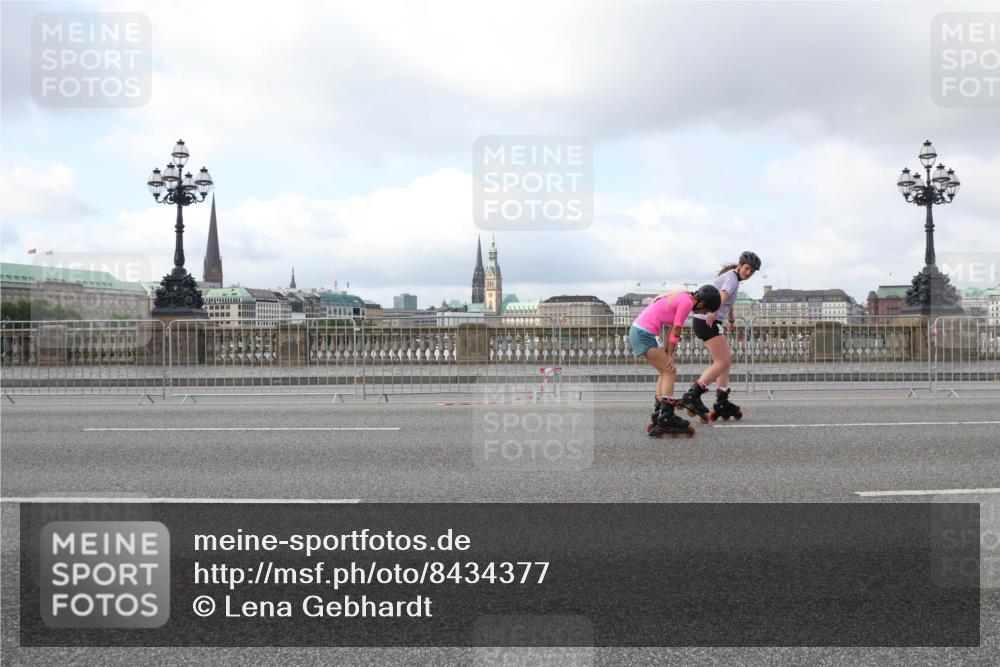 29.06.2025 - hella hamburg halbmarathon Lena Gebhardt http://msf.ph/oto/8434377 29.06.2025 09:01:14 Lombardsbrücke  meine-sportfotos.de