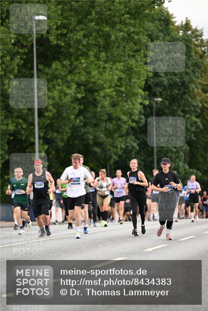 29.06.2025 - hella hamburg halbmarathon Dr. Thomas Lammeyer http://msf.ph/oto/8434383 29.06.2025 10:54:02 Kennedybrücke 1167, 1805, 2437, 2438, 2541, 2716, 2997, 3253, 4589, 5106, 5118, 5479, 5480, 5997, 6694, 7679, 9015, 9162, 10038, 10654, 10704, 10782, 11030 meine-sportfotos.de