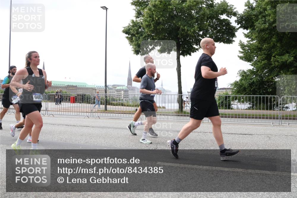 29.06.2025 - hella hamburg halbmarathon Lena Gebhardt http://msf.ph/oto/8434385 29.06.2025 10:44:42 Lombardsbrücke 600, 1024, 1273, 1345, 1519, 1629, 1924, 2343, 2610, 2674, 3506, 3570, 4215, 4275, 4496, 4968, 5355, 5647, 5649, 6002, 6841, 6888, 7216, 7842, 8272, 8582, 8907, 9036, 9084, 9085, 9331, 9333, 9397, 9510, 9536, 10006, 10223, 10303, 10304, 10416, 10668, 10707, 11272, 11825, 12318, 12322, 12394, 12409, 12803, 12995, 13039, 13261, 13262, 13288, 13330, 13390, 13906, 14091, 14123, 14350, 14654, 14681, 14971, 18454, 18459 meine-sportfotos.de