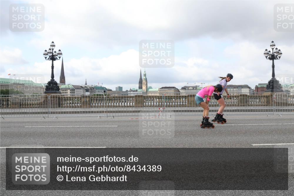 29.06.2025 - hella hamburg halbmarathon Lena Gebhardt http://msf.ph/oto/8434389 29.06.2025 09:01:14 Lombardsbrücke  meine-sportfotos.de