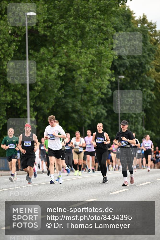 29.06.2025 - hella hamburg halbmarathon Dr. Thomas Lammeyer http://msf.ph/oto/8434395 29.06.2025 10:54:02 Kennedybrücke 1167, 1805, 2437, 2438, 2541, 2716, 2997, 3253, 4589, 5106, 5118, 5479, 5480, 5997, 6694, 7679, 9015, 9162, 10038, 10654, 10704, 10782, 11030 meine-sportfotos.de