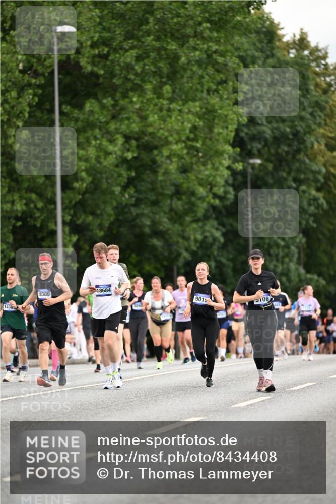 29.06.2025 - hella hamburg halbmarathon Dr. Thomas Lammeyer http://msf.ph/oto/8434408 29.06.2025 10:54:02 Kennedybrücke 1167, 1805, 2437, 2438, 2541, 2716, 2997, 3253, 4589, 5106, 5118, 5479, 5480, 5997, 6694, 7679, 9015, 9162, 10038, 10654, 10704, 10782, 11030 meine-sportfotos.de