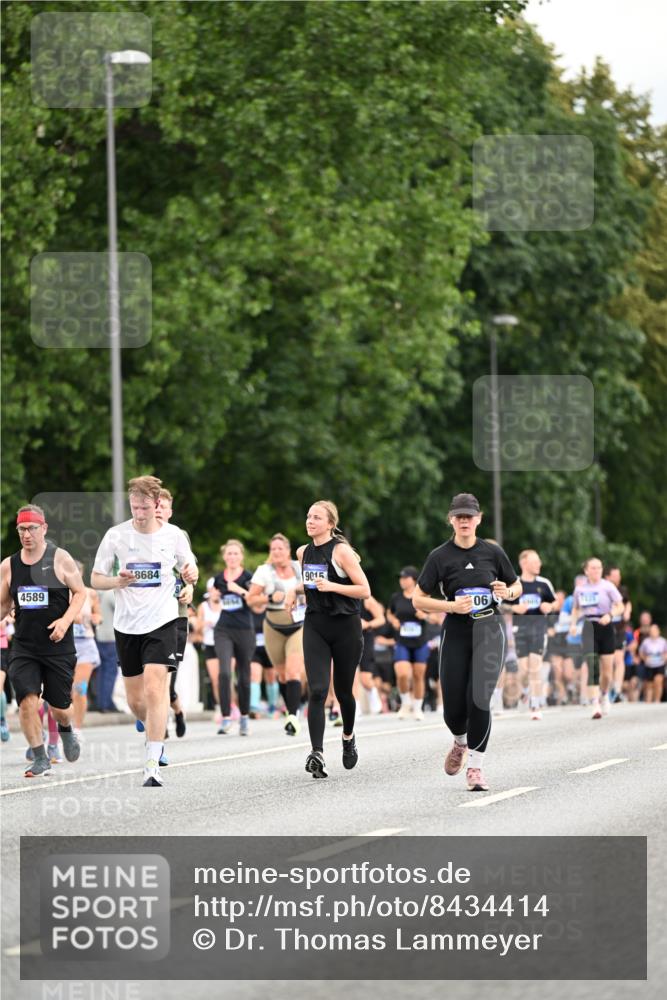29.06.2025 - hella hamburg halbmarathon Dr. Thomas Lammeyer http://msf.ph/oto/8434414 29.06.2025 10:54:03 Kennedybrücke 1805, 2437, 2438, 2541, 2716, 2927, 2997, 3070, 3253, 4589, 5106, 5479, 5480, 5997, 6680, 6694, 7679, 9015, 9162, 10038, 10654, 10704, 10782, 11030 meine-sportfotos.de
