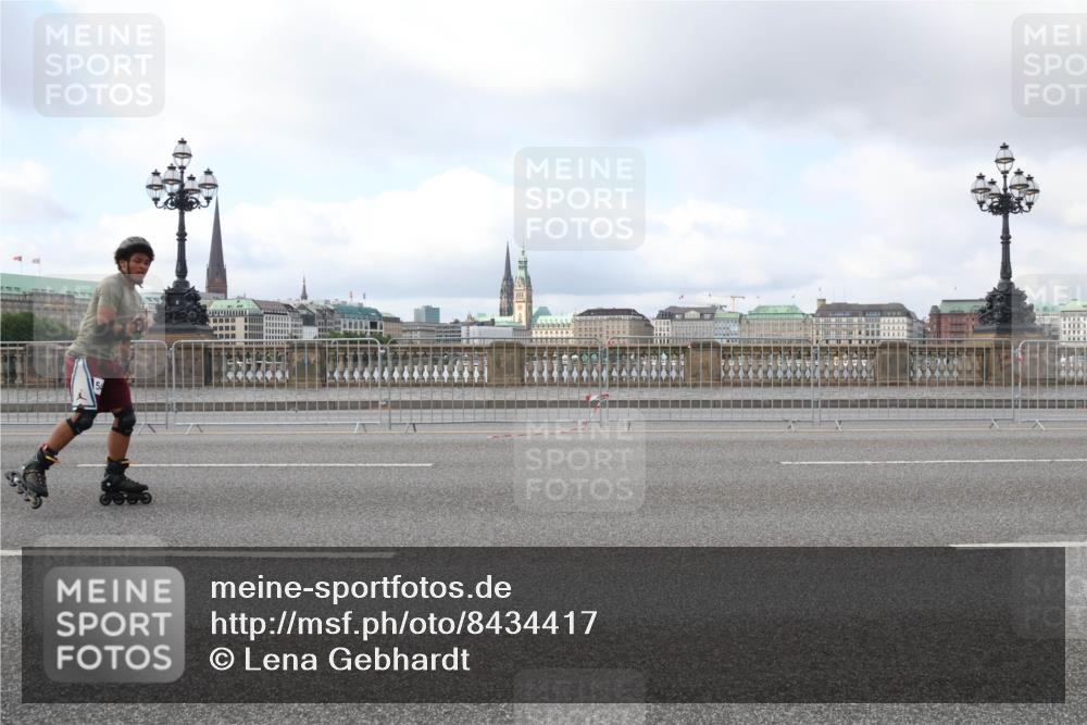 29.06.2025 - hella hamburg halbmarathon Lena Gebhardt http://msf.ph/oto/8434417 29.06.2025 09:01:22 Lombardsbrücke  meine-sportfotos.de