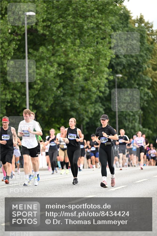 29.06.2025 - hella hamburg halbmarathon Dr. Thomas Lammeyer http://msf.ph/oto/8434424 29.06.2025 10:54:03 Kennedybrücke 1805, 2437, 2438, 2541, 2716, 2927, 2997, 3070, 3253, 4589, 5106, 5479, 5480, 5997, 6680, 6694, 7679, 9015, 9162, 10038, 10654, 10704, 10782, 11030 meine-sportfotos.de