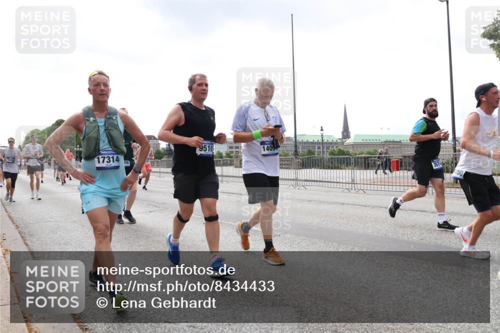 29.06.2025 - hella hamburg halbmarathon Lena Gebhardt http://msf.ph/oto/8434433 29.06.2025 10:44:43 Lombardsbrücke 1845, 17314, 9510, 1409, 06, 267, 350, 1024, 1273, 1345, 1519, 1629, 1924, 2007, 2343, 2610, 2674, 2779, 3506, 3570, 4215, 4275, 4496, 4968, 5355, 5647, 5649, 6002, 6841, 6888, 7216, 7842, 8272, 8582, 8907, 9036, 9084, 9085, 9331, 9333, 9397, 9510, 9536, 10006, 10223, 10303, 10304, 10416, 10668, 10707, 11272, 11825, 12318, 12322, 12394, 12409, 12803, 12995, 13039, 13261, 13262, 13288, 13330, 13390, 13906, 14091, 14123, 14350, 14654, 14681, 14971, 18454, 18459 meine-sportfotos.de