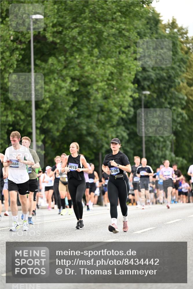 29.06.2025 - hella hamburg halbmarathon Dr. Thomas Lammeyer http://msf.ph/oto/8434442 29.06.2025 10:54:04 Kennedybrücke 1805, 2437, 2438, 2541, 2716, 2927, 2997, 3070, 3253, 4589, 5106, 5479, 5480, 5997, 6680, 6694, 7679, 9015, 9162, 9261, 10038, 10704, 10782, 11030 meine-sportfotos.de