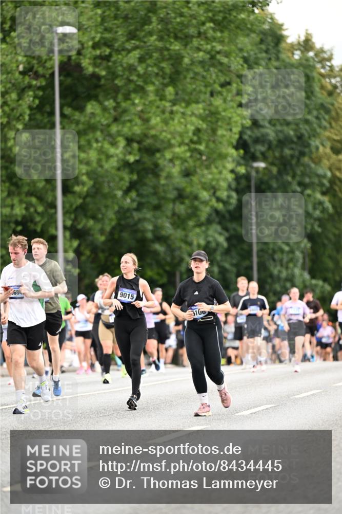 29.06.2025 - hella hamburg halbmarathon Dr. Thomas Lammeyer http://msf.ph/oto/8434445 29.06.2025 10:54:04 Kennedybrücke 1805, 2437, 2438, 2541, 2716, 2927, 2997, 3070, 3253, 4589, 5106, 5479, 5480, 5997, 6680, 6694, 7679, 9015, 9162, 9261, 10038, 10704, 10782, 11030 meine-sportfotos.de