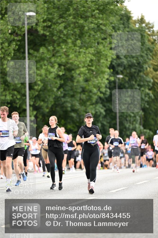 29.06.2025 - hella hamburg halbmarathon Dr. Thomas Lammeyer http://msf.ph/oto/8434455 29.06.2025 10:54:04 Kennedybrücke 1805, 2437, 2438, 2541, 2716, 2927, 2997, 3070, 3253, 4589, 5106, 5479, 5480, 5997, 6680, 6694, 7679, 9015, 9162, 9261, 10038, 10704, 10782, 11030 meine-sportfotos.de