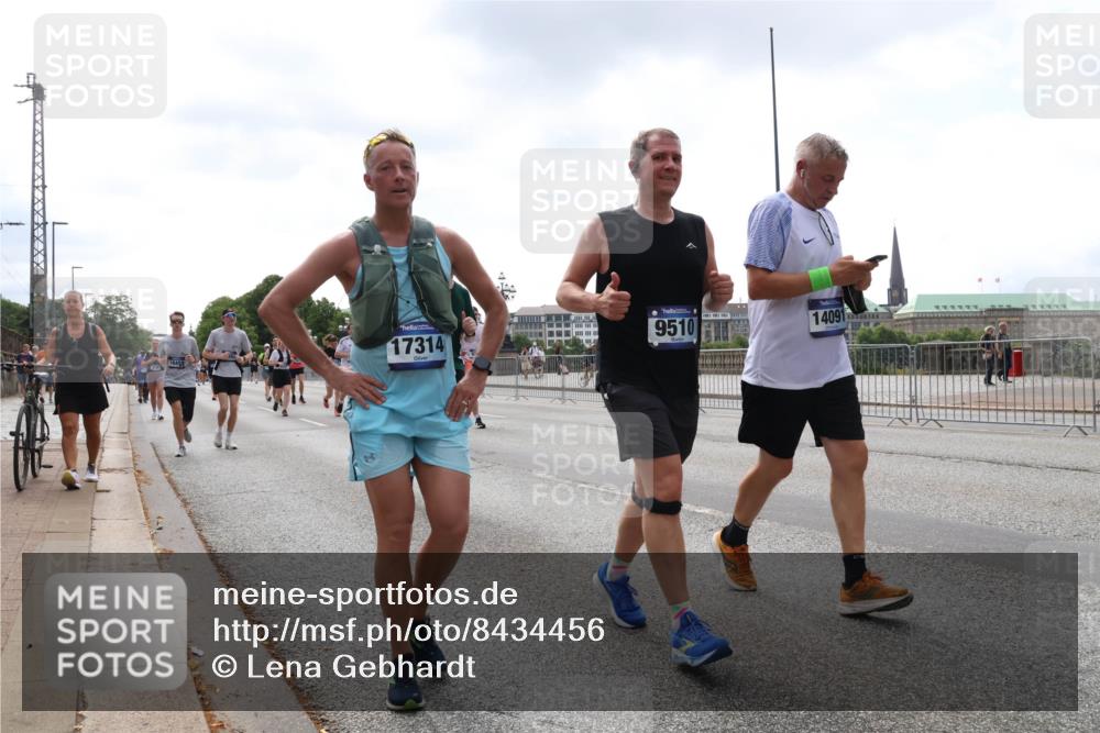 29.06.2025 - hella hamburg halbmarathon Lena Gebhardt http://msf.ph/oto/8434456 29.06.2025 10:44:43 Lombardsbrücke 17314, 9510, 14091, 1024, 1273, 1345, 1519, 1629, 1924, 2007, 2343, 2610, 2674, 2779, 3506, 3570, 4215, 4275, 4496, 4968, 5355, 5647, 5649, 6002, 6841, 6888, 7216, 7842, 8272, 8582, 8907, 9036, 9084, 9085, 9331, 9333, 9397, 9510, 9536, 10006, 10223, 10303, 10304, 10416, 10668, 10707, 11272, 11825, 12318, 12322, 12394, 12409, 12803, 12995, 13039, 13261, 13262, 13288, 13330, 13390, 13906, 14091, 14123, 14350, 14654, 14681, 14971, 18454, 18459 meine-sportfotos.de
