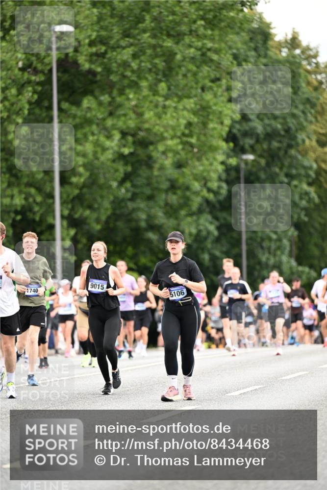 29.06.2025 - hella hamburg halbmarathon Dr. Thomas Lammeyer http://msf.ph/oto/8434468 29.06.2025 10:54:05 Kennedybrücke 1525, 1805, 2437, 2438, 2541, 2716, 2927, 2997, 3070, 3253, 4589, 5106, 5479, 5480, 5997, 6680, 6694, 6989, 7679, 9015, 9162, 9261, 10038, 10704, 10782, 11030 meine-sportfotos.de