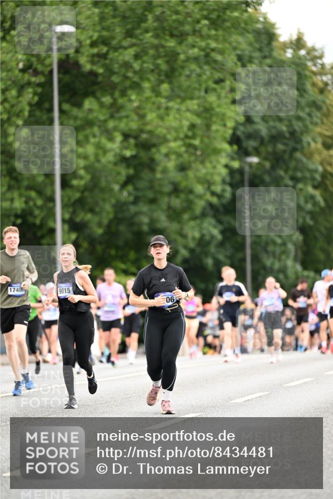 29.06.2025 - hella hamburg halbmarathon Dr. Thomas Lammeyer http://msf.ph/oto/8434481 29.06.2025 10:54:05 Kennedybrücke 1525, 1805, 2437, 2438, 2541, 2716, 2927, 2997, 3070, 3253, 4589, 5106, 5479, 5480, 5997, 6680, 6694, 6989, 7679, 9015, 9162, 9261, 10038, 10704, 10782, 11030 meine-sportfotos.de
