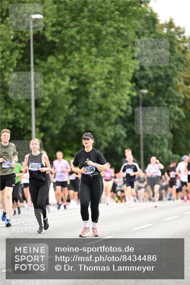 29.06.2025 - hella hamburg halbmarathon Dr. Thomas Lammeyer http://msf.ph/oto/8434486 29.06.2025 10:54:05 Kennedybrücke 1525, 1805, 2437, 2438, 2541, 2716, 2927, 2997, 3070, 3253, 4589, 5106, 5479, 5480, 5997, 6680, 6694, 6989, 7679, 9015, 9162, 9261, 10038, 10704, 10782, 11030 meine-sportfotos.de