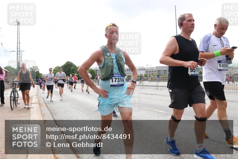 29.06.2025 - hella hamburg halbmarathon Lena Gebhardt http://msf.ph/oto/8434491 29.06.2025 10:44:44 Lombardsbrücke 17314, 951, 14091, 1024, 1273, 1345, 1519, 1629, 1924, 2007, 2343, 2610, 2674, 2779, 3506, 3570, 4215, 4275, 4496, 4968, 5355, 5647, 5649, 6002, 6841, 6888, 7216, 7842, 8272, 8582, 8907, 9036, 9084, 9085, 9331, 9333, 9397, 9510, 9536, 10006, 10223, 10303, 10304, 10416, 10562, 10566, 10668, 10707, 11272, 11825, 12318, 12322, 12394, 12409, 12803, 12995, 13039, 13261, 13262, 13288, 13330, 13390, 13906, 14091, 14123, 14350, 14654, 14681, 14971, 18454, 18459 meine-sportfotos.de