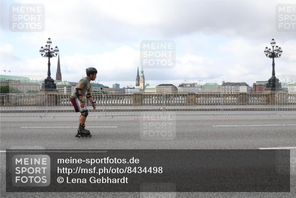 29.06.2025 - hella hamburg halbmarathon Lena Gebhardt http://msf.ph/oto/8434498 29.06.2025 09:01:22 Lombardsbrücke  meine-sportfotos.de