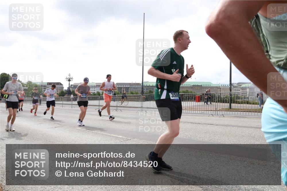 29.06.2025 - hella hamburg halbmarathon Lena Gebhardt http://msf.ph/oto/8434520 29.06.2025 10:44:45 Lombardsbrücke 4215, 3500, 1, 1024, 1273, 1345, 1519, 1629, 1924, 2007, 2343, 2610, 2674, 2779, 3506, 3570, 4215, 4275, 4496, 4968, 5355, 5647, 5649, 6002, 6841, 6888, 7216, 7842, 8272, 8582, 8907, 9036, 9084, 9085, 9331, 9333, 9397, 9536, 10006, 10303, 10304, 10416, 10562, 10566, 10668, 10707, 11272, 11825, 12318, 12322, 12394, 12409, 12803, 12995, 13039, 13261, 13262, 13288, 13330, 13390, 13906, 14091, 14123, 14350, 14654, 14681, 14971, 18454, 18459 meine-sportfotos.de