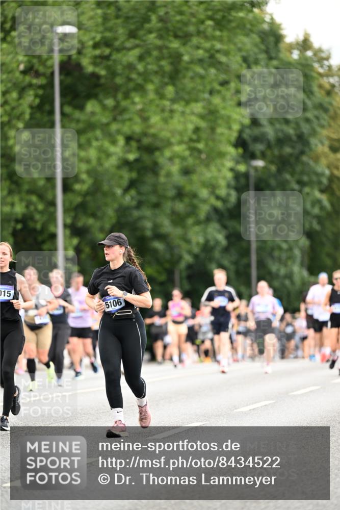 29.06.2025 - hella hamburg halbmarathon Dr. Thomas Lammeyer http://msf.ph/oto/8434522 29.06.2025 10:54:06 Kennedybrücke 1525, 1805, 2437, 2438, 2541, 2716, 2927, 2997, 3070, 4589, 5106, 5479, 5480, 5997, 6680, 6694, 6989, 7679, 8254, 9015, 9162, 9261, 10038, 10704, 10782, 11030 meine-sportfotos.de