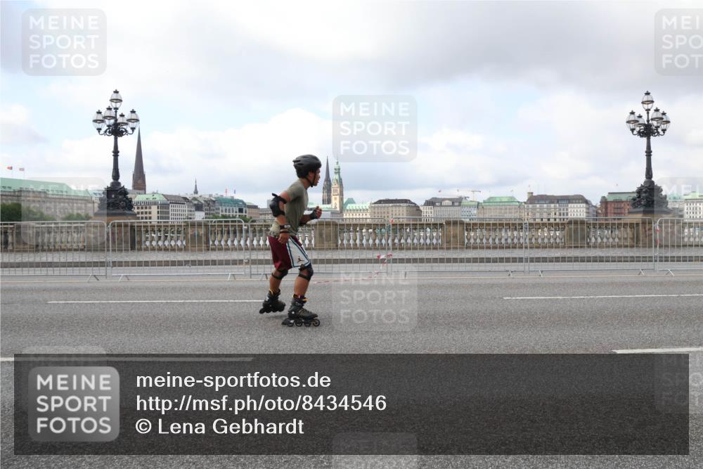 29.06.2025 - hella hamburg halbmarathon Lena Gebhardt http://msf.ph/oto/8434546 29.06.2025 09:01:22 Lombardsbrücke  meine-sportfotos.de