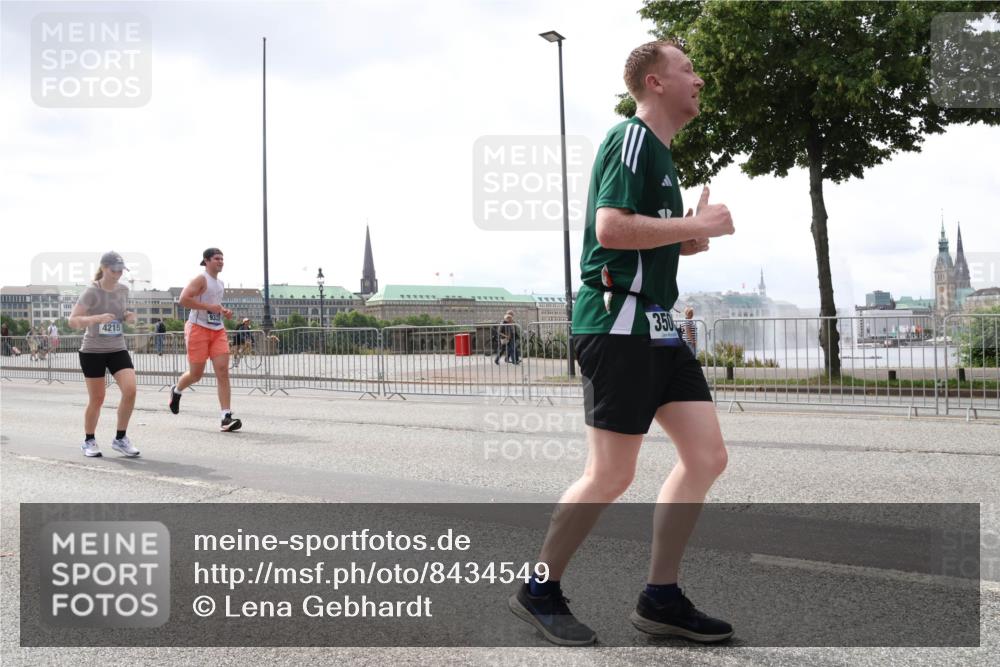29.06.2025 - hella hamburg halbmarathon Lena Gebhardt http://msf.ph/oto/8434549 29.06.2025 10:44:45 Lombardsbrücke 4215, 350, 1024, 1273, 1345, 1519, 1629, 1924, 2007, 2343, 2610, 2674, 2779, 3506, 3570, 4215, 4275, 4496, 4968, 5355, 5647, 5649, 6002, 6841, 6888, 7216, 7842, 8272, 8582, 8907, 9036, 9084, 9085, 9331, 9333, 9397, 9536, 10006, 10303, 10304, 10416, 10562, 10566, 10668, 10707, 11272, 11825, 12318, 12322, 12394, 12409, 12803, 12995, 13039, 13261, 13262, 13288, 13330, 13390, 13906, 14091, 14123, 14350, 14654, 14681, 14971, 18454, 18459 meine-sportfotos.de