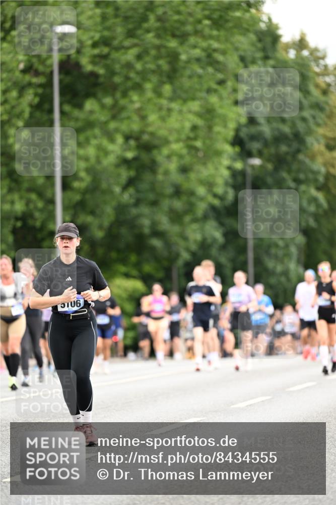 29.06.2025 - hella hamburg halbmarathon Dr. Thomas Lammeyer http://msf.ph/oto/8434555 29.06.2025 10:54:07 Kennedybrücke 1525, 1805, 2437, 2438, 2541, 2716, 2927, 2997, 3070, 4589, 5106, 5479, 5480, 5997, 6680, 6694, 6989, 7679, 8254, 9015, 9162, 9261, 10038, 10704, 10782, 11030 meine-sportfotos.de