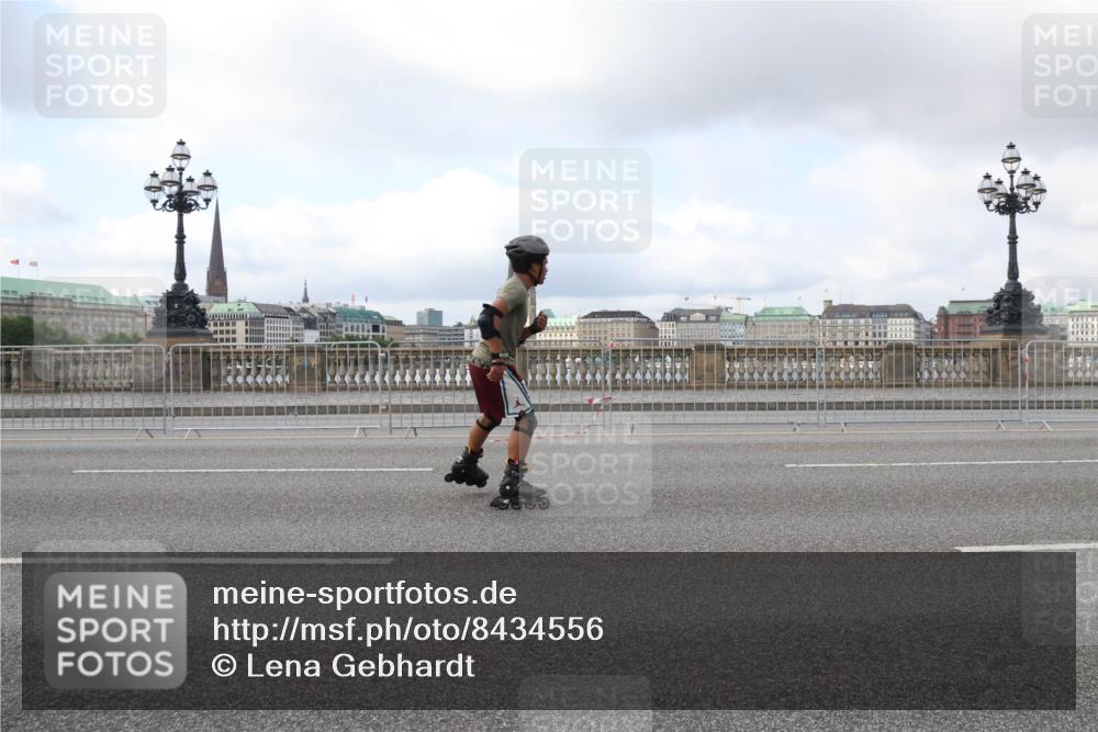 29.06.2025 - hella hamburg halbmarathon Lena Gebhardt http://msf.ph/oto/8434556 29.06.2025 09:01:22 Lombardsbrücke  meine-sportfotos.de