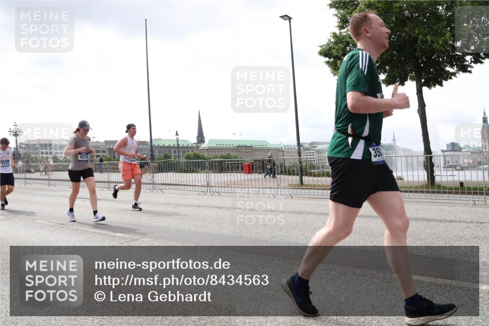 29.06.2025 - hella hamburg halbmarathon Lena Gebhardt http://msf.ph/oto/8434563 29.06.2025 10:44:45 Lombardsbrücke 4215, 9331, 350, 1024, 1273, 1345, 1519, 1629, 1924, 2007, 2343, 2610, 2674, 2779, 3506, 3570, 4215, 4275, 4496, 4968, 5355, 5647, 5649, 6002, 6841, 6888, 7216, 7842, 8272, 8582, 8907, 9036, 9084, 9085, 9331, 9333, 9397, 9536, 10006, 10303, 10304, 10416, 10562, 10566, 10668, 10707, 11272, 11825, 12318, 12322, 12394, 12409, 12803, 12995, 13039, 13261, 13262, 13288, 13330, 13390, 13906, 14091, 14123, 14350, 14654, 14681, 14971, 18454, 18459 meine-sportfotos.de
