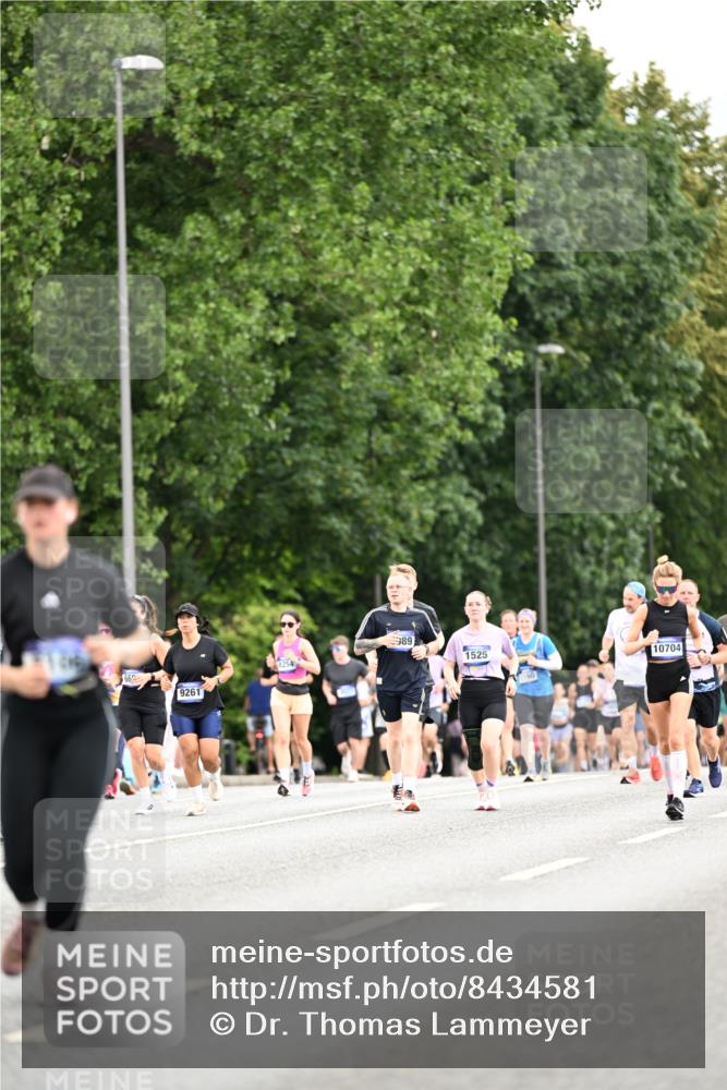 29.06.2025 - hella hamburg halbmarathon Dr. Thomas Lammeyer http://msf.ph/oto/8434581 29.06.2025 10:54:08 Kennedybrücke 1525, 1805, 2437, 2438, 2541, 2716, 2927, 2997, 3070, 4589, 5106, 5479, 5480, 5997, 6680, 6694, 6989, 7679, 8254, 9015, 9162, 9261, 10038, 10060, 10704, 10782, 11030 meine-sportfotos.de