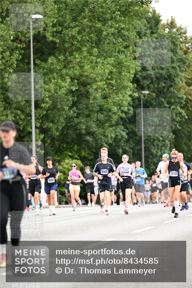 29.06.2025 - hella hamburg halbmarathon Dr. Thomas Lammeyer http://msf.ph/oto/8434585 29.06.2025 10:54:08 Kennedybrücke 1525, 1805, 2437, 2438, 2541, 2716, 2927, 2997, 3070, 4589, 5106, 5479, 5480, 5997, 6680, 6694, 6989, 7679, 8254, 9015, 9162, 9261, 10038, 10060, 10704, 10782, 11030 meine-sportfotos.de